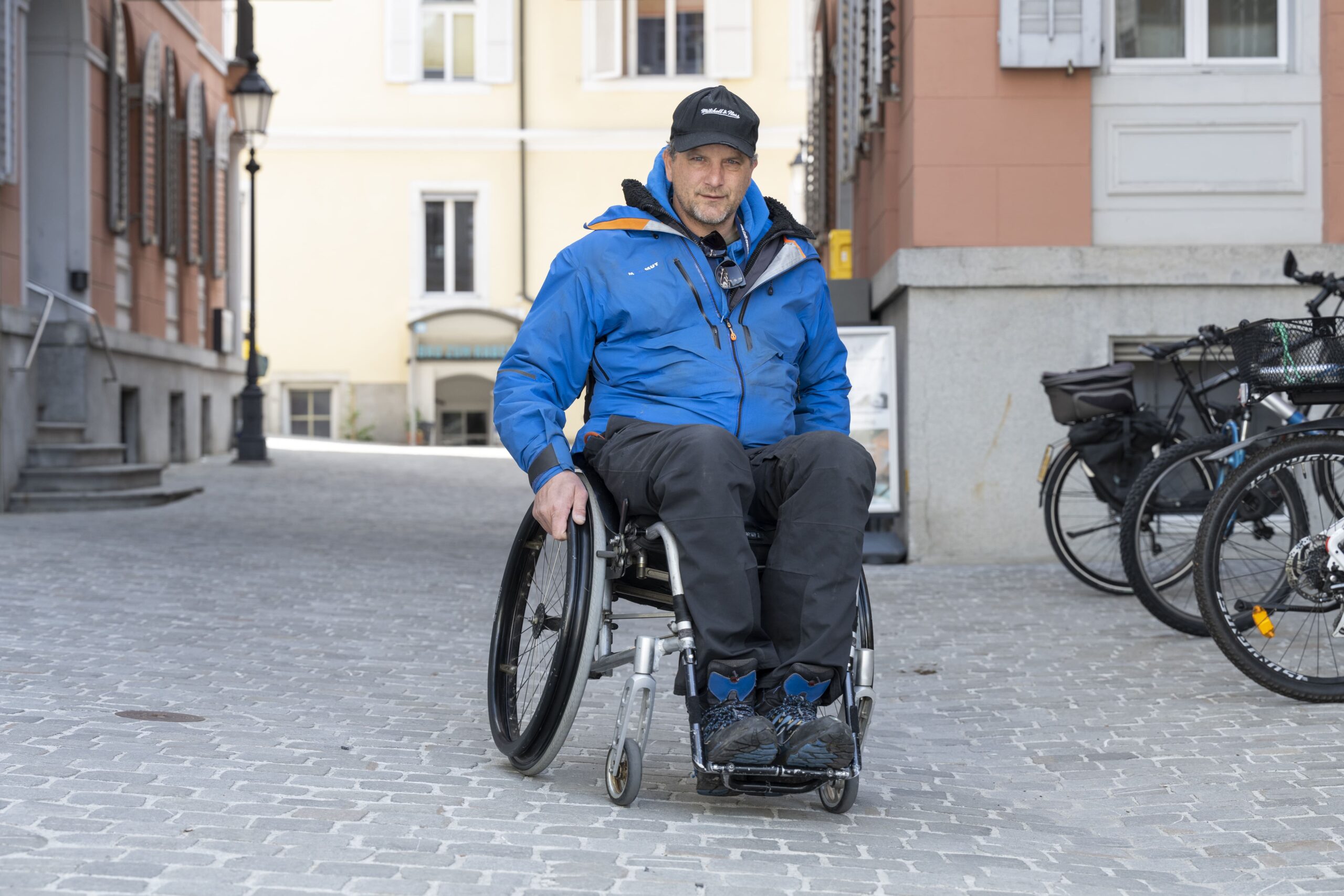 Pflastersteine bremsen Rollstuhlfahrer aus